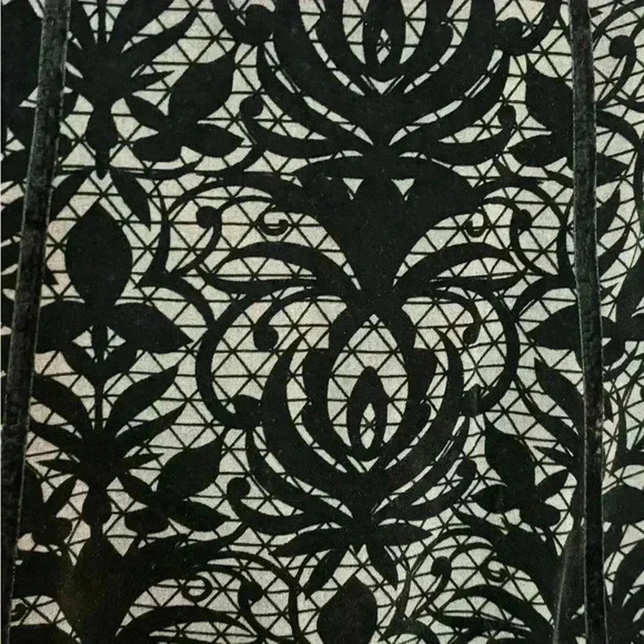 East 5th Women's Velvet Like Black A Line Skirt Floral Pattern Size 12 - Picture 2 of 3